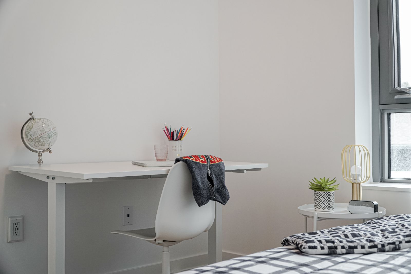 unity point bedroom with desk in kingston student housing
