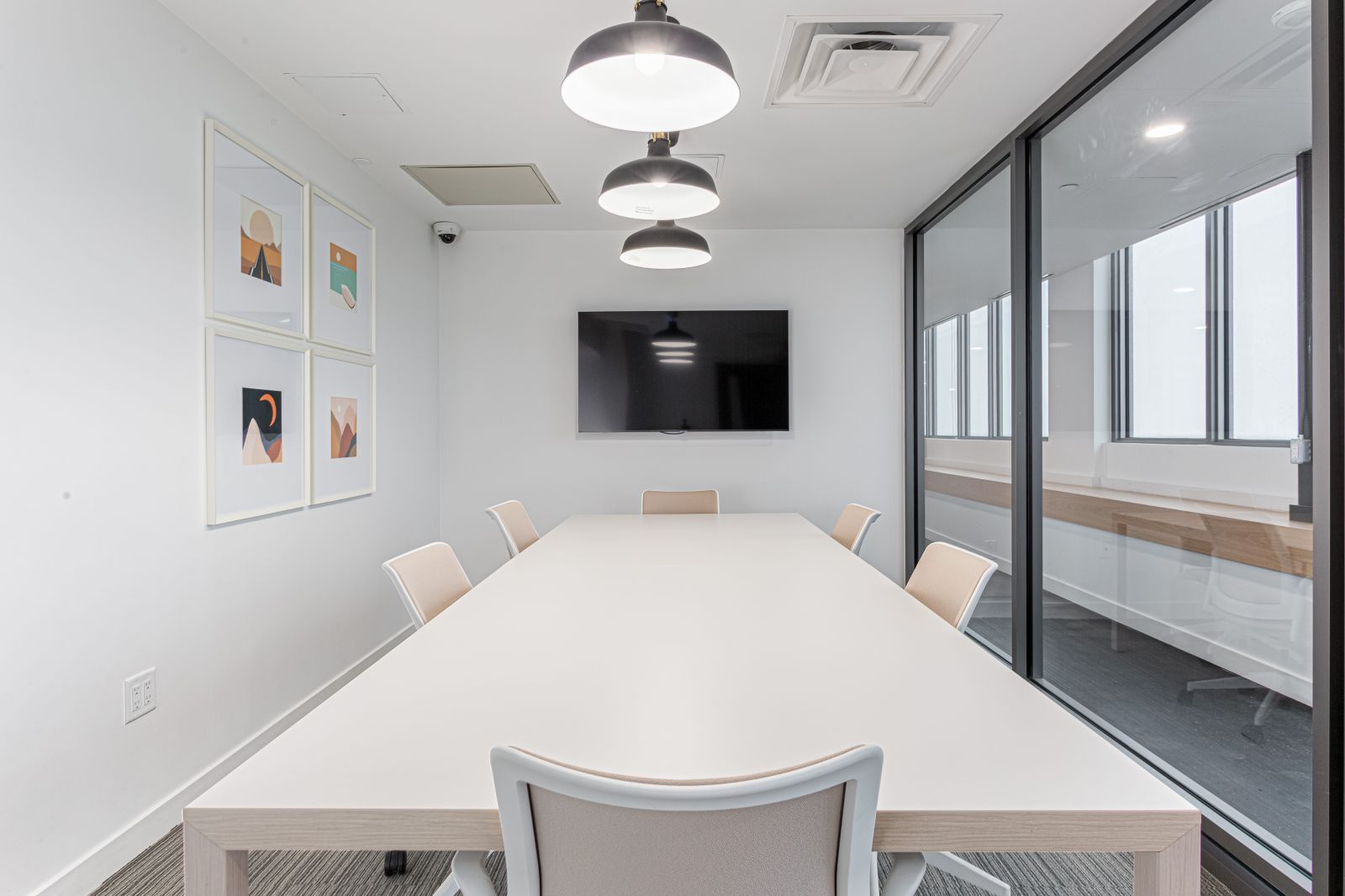 unity point communal study areas at apartments near queens university